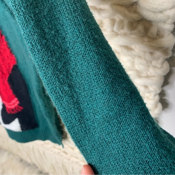 Hollister Green Penguin Sweater - Picture 4 of 9